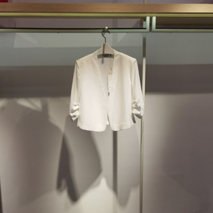 飘伊芙丽影商场同款2024夏白色醋酸薄款七分袖短款西装外套女西服