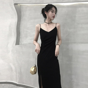 夏季女赫本风开叉修身性感露背高级感连衣裙黑色直筒垂感吊带长裙