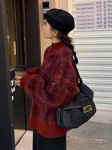 暗红色圆领毛衣女2024年秋冬新款慵懒风复古高级创意图案套头外套