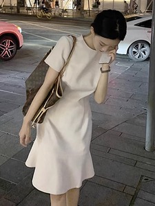 欧洲站2024夏装新款气质白色仙气收腰鱼尾裙减龄韩剧高级感连衣裙