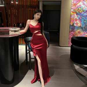 黛兰奴法式性感红色吊带连衣裙女名媛风设计感镂空开叉礼服长裙