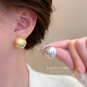 复古拉丝圆球耳钉小众设计感高级耳环女2024新款爆款金属字母耳饰