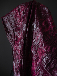 油蜡皮革系列紫红色渐变抓皱面料再造褶皱肌理创意时装秀外套布料