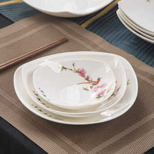 创意新品陶瓷三角盘子菜盘碗简约景德镇餐具家用6/7/8英寸深盘碟