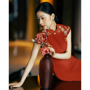 新中式旗袍年轻款高端气质复古改良红色无袖订婚礼服裙子敬酒服女