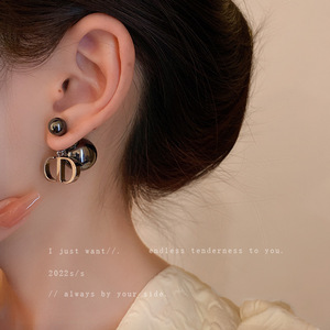 银针字母D珍珠耳环韩国设计感复古气质时尚耳钉百搭甜酷风耳饰女
