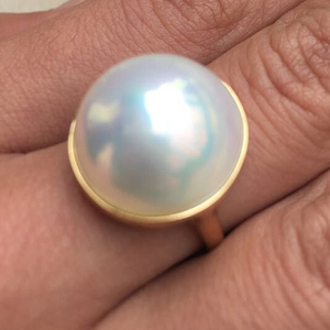 天女白色日本海水马贝珍珠戒指18k金炫彩正圆无瑕玛贝珍珠戒指
