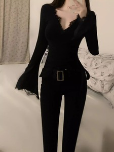 设计感黑色V领蕾丝长袖T恤女春秋短款内搭打底衫修身辣妹性感上衣