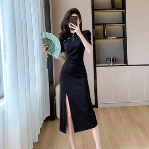 新中式国风黑色连衣裙女夏季高级感褶皱收腰气质绝美开叉旗袍裙子