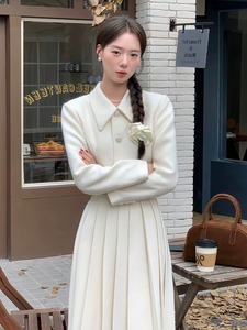 韩剧白色小香风两件套装女秋冬高级感气质短款外套百褶长裙一整套