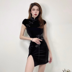 GirlsAt18 黑色复古新中式短款改良旗袍性感短袖开叉丝绒连衣裙女