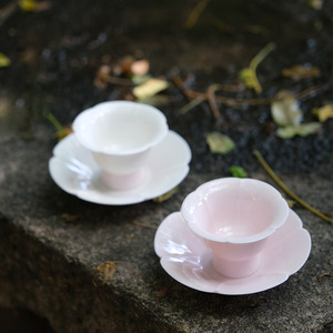 梅花落粉黛铃铛杯陶瓷白瓷粉色白色手工捏花女士主人单杯品茗茶杯