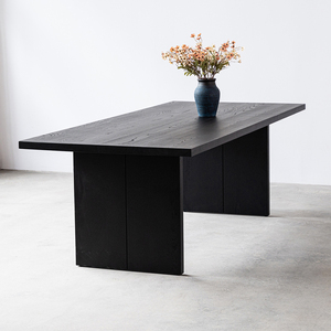 侘寂风实木餐桌椅组合家用简约设计白蜡木大板桌原木碳化黑色桌子