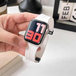 适用苹果手表磁吸折叠扣iwatch表带原装45mm硅胶表带S8运动防汗