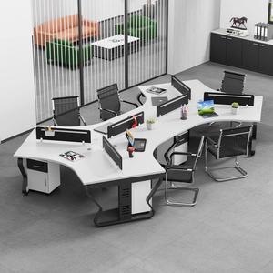 创意职员工位卡座三人六人组合办公桌椅组合异形3/6人员工办公桌