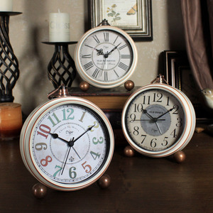 小型钟表摆台式闹钟摆件桌面时钟家用客厅美式个性台钟石英小座钟