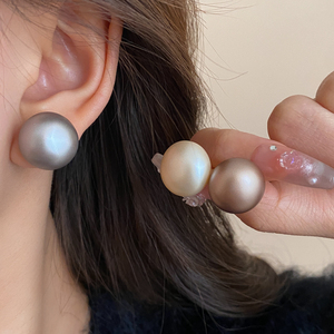 哑光大珍珠耳钉新款2024爆款小众设计感耳环轻奢高级感气质耳饰女