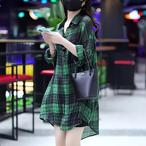 花斜2024夏季新款欧货绿色气质时尚设计感复古休闲格子衬衫女装潮