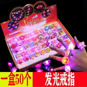 跳蚤市场小商品发光戒指玩具软胶戒指LED闪光手指灯可爱卡通玩具