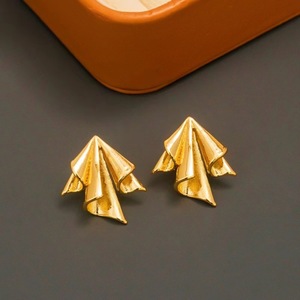 新款欧美时尚不规则褶皱轻奢小飞机造型耳环黄铜镀18K耳钉耳饰女