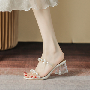 法式晚晚风凉鞋女2024新款夏季珍珠透明跟粗跟中跟流行时尚仙女鞋