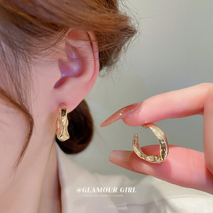 真金电镀银针不规则褶皱C形耳环金属工艺冷淡风耳圈个性气质耳饰