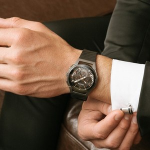 代购Bulova 计时钛合金手表码表深灰色表盘宝路华98A162男士手表