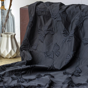 色织浮雕黑色蝴蝶结提花面料挺括涤纶大提花箱包连衣裙秋冬布料
