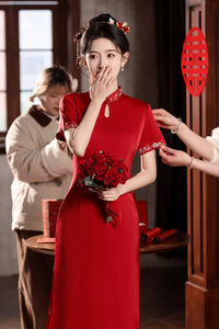红色绣花旗袍2024年新中式新娘结婚回门服高级感改良连衣裙中长款