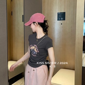 短袖美式正肩T恤女设计感短款洋气卡腰粉色工装裤子搭配的上衣夏