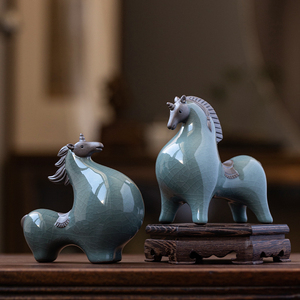 新中式哥窑小唐马摆件陶瓷动物招财创意家居客厅茶道桌面装饰品