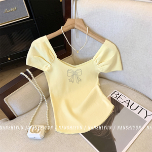 鹅黄色针织衫短袖t恤女夏季薄款修身短款法式小香风烫钻冰丝上衣