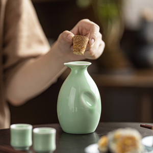 中式陶瓷酒具套清酒白酒分酒器日式家用酒壶复古青瓷酒瓶酒杯酒盅