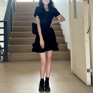 暗黑小黑短裙女夏2024新款法式赫本风气质黑色连衣裙子设计感小众