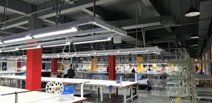 制衣服装厂缝纫裁剪车间专用供电照明动力母线槽移滑动插座灯桥架
