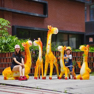 大型卡通动物长颈鹿玻璃钢雕塑幼儿园座椅商场户外景区装饰品摆件
