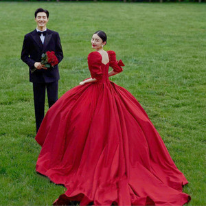 户外新款婚纱影楼主题无袖法式摄影礼服复古服装韩版红色缎长拖尾