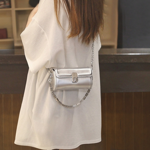 银色斜挎包圆筒小包包女2024新款夏质感小众设计高级感手机链条包