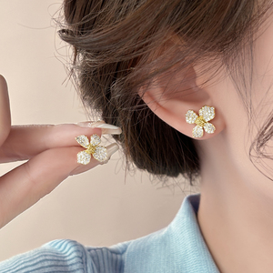 韩国微镶花朵耳钉女纯银小众设计高级感耳饰2024年新款爆款耳环