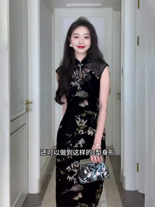 新中式超好看绝美旗袍改良年轻款少女国风气质黑色丝绒碎花连衣裙