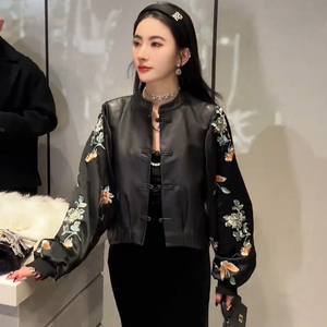 新中式立领刺绣皮衣短外套女春秋高级感小众设计复古盘扣夹克上衣
