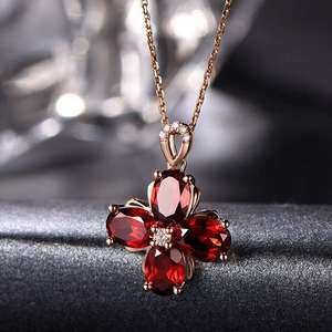 New high-end temperament four-leaf clover simulation red tou