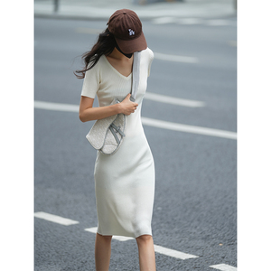 Luna7xi米白色V领短袖针织连衣裙女夏季2024新款紧身显瘦中长裙子