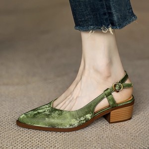 真皮绿色显气质单鞋女2024年法式中跟夏季尖头粗跟一字扣包头凉鞋