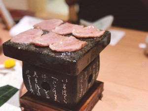日韩天然花岗岩石烧火山岩石板烧创意烤肉西餐牛排烧烤盘酒店石头