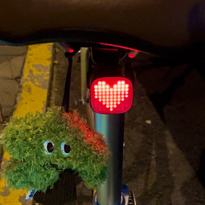 自行车车灯骑行尾灯夜间公路车头盔装备车灯爱心警示灯创意装饰