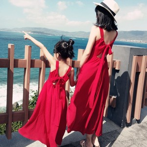 2023海边度假亲子装夏装露背红色连衣裙母女装沙滩度假长裙小礼服