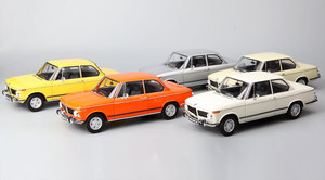 Kyosho京商 1/18 BMW 2002 tii合金全开仿真模型新品多色 收藏
