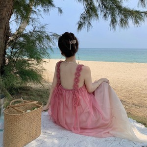海边粉色渐变吊带真丝连衣裙立体绣花晨袍度假拍照沙滩裙气质显白