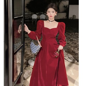 赫本风法式气质丝绒小红裙女秋冬高级性感法式复古公主礼服连衣裙